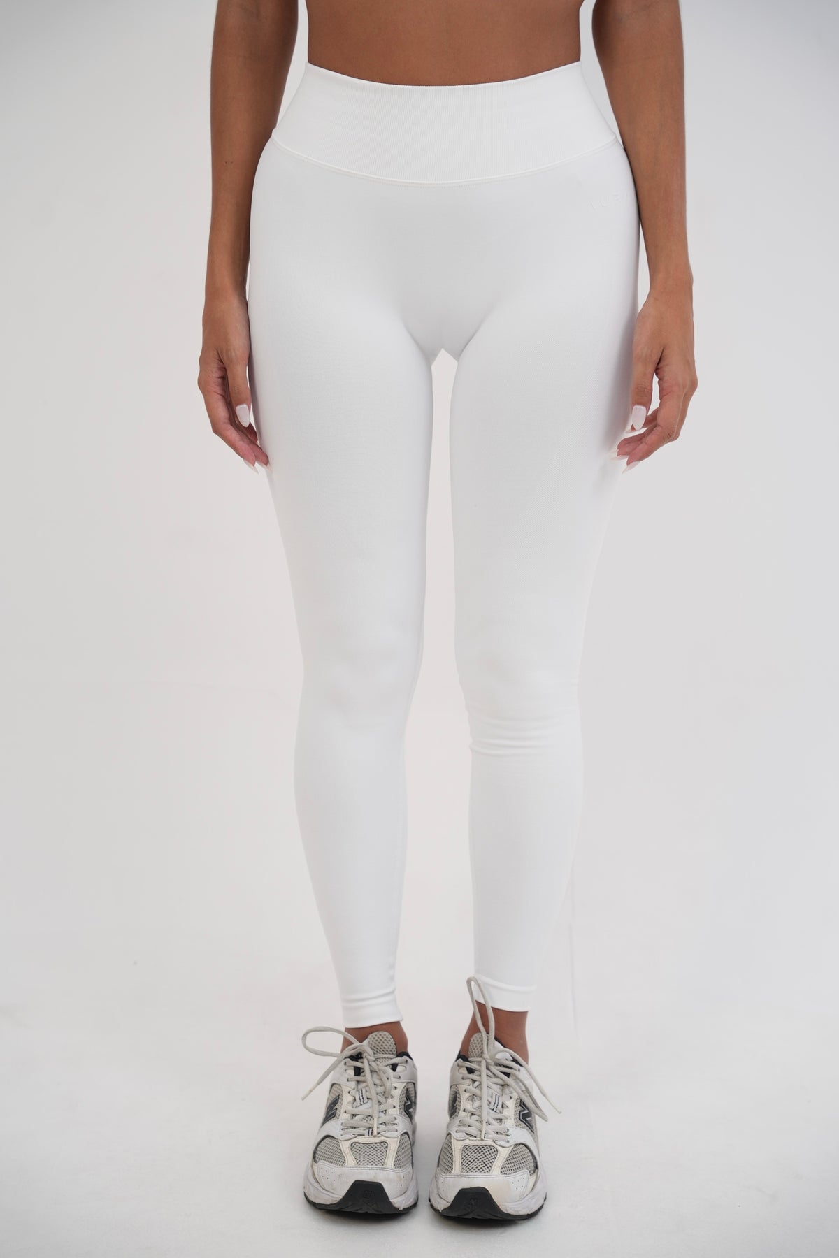 Form Scrunch Leggings, White