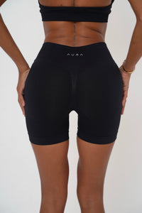 Form Scrunch Shorts, Black