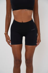 Form Scrunch Shorts, Black