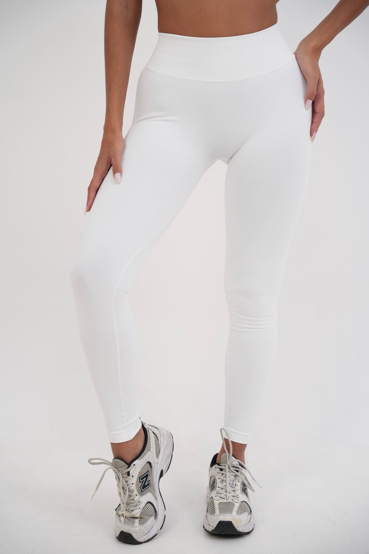 Form V Waist Scrunch Leggings, White